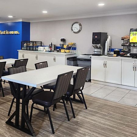 Days Inn By Wyndham Kelowna Exteriér fotografie