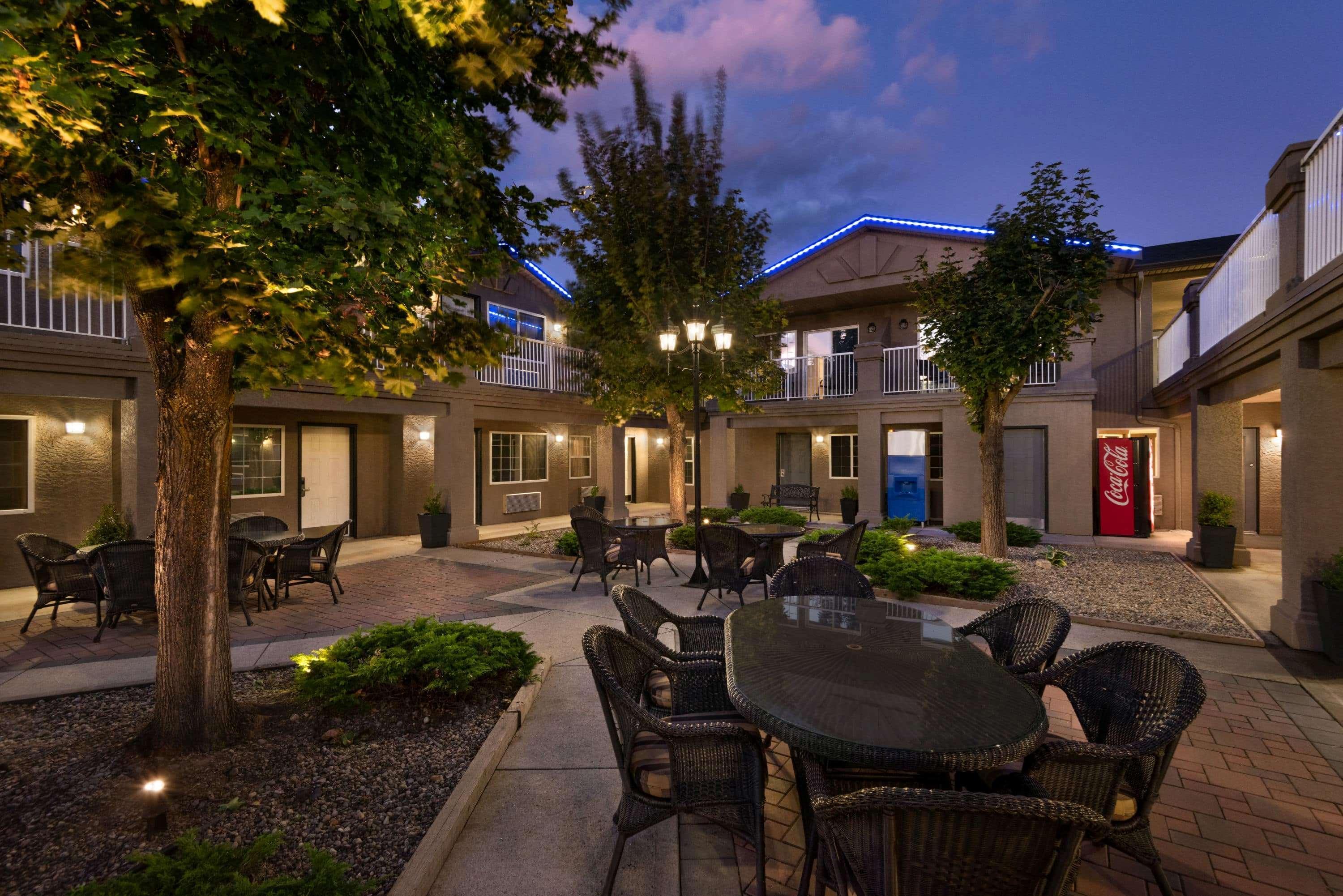 Days Inn By Wyndham Kelowna Exteriér fotografie