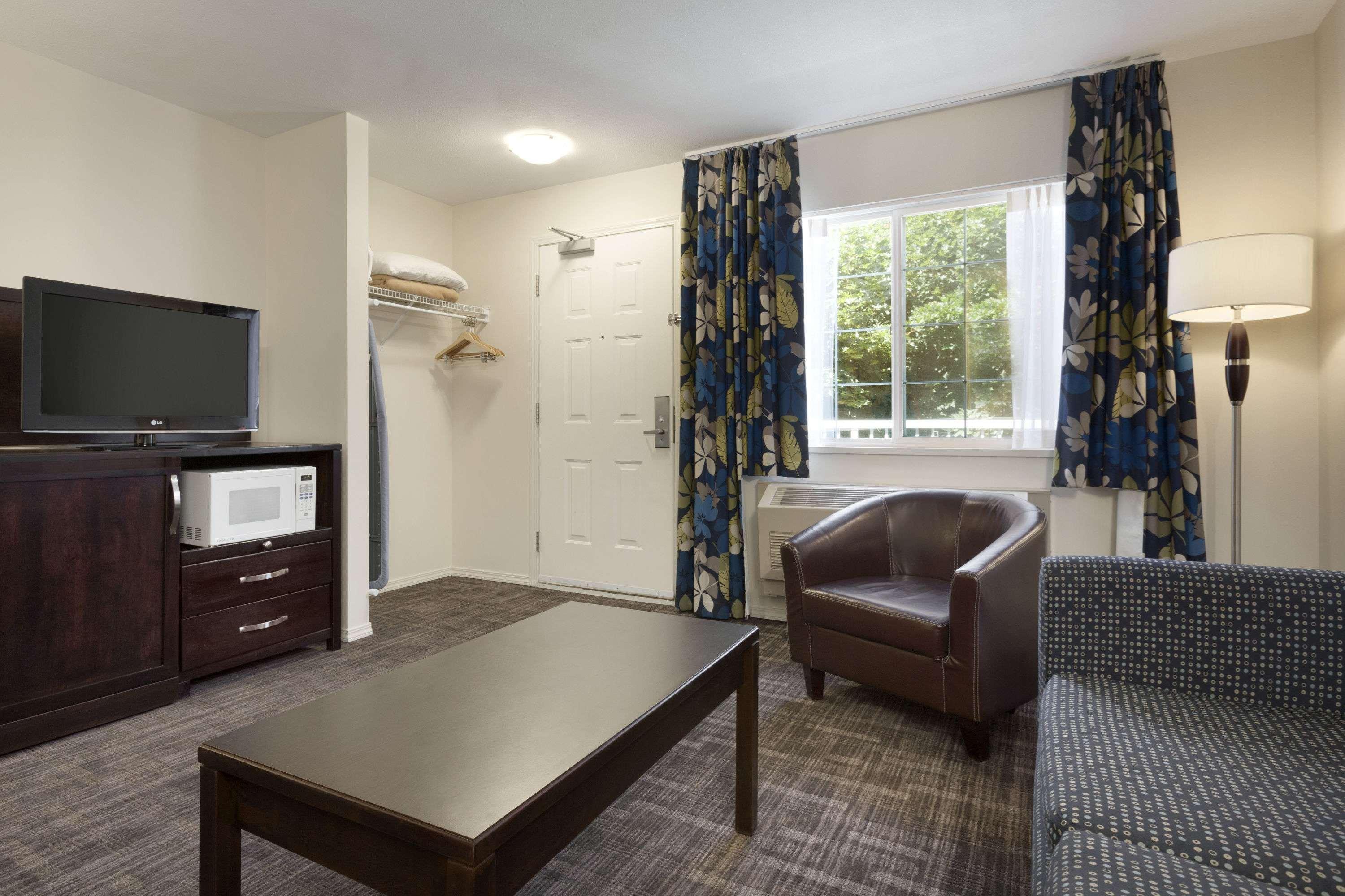 Days Inn By Wyndham Kelowna Exteriér fotografie
