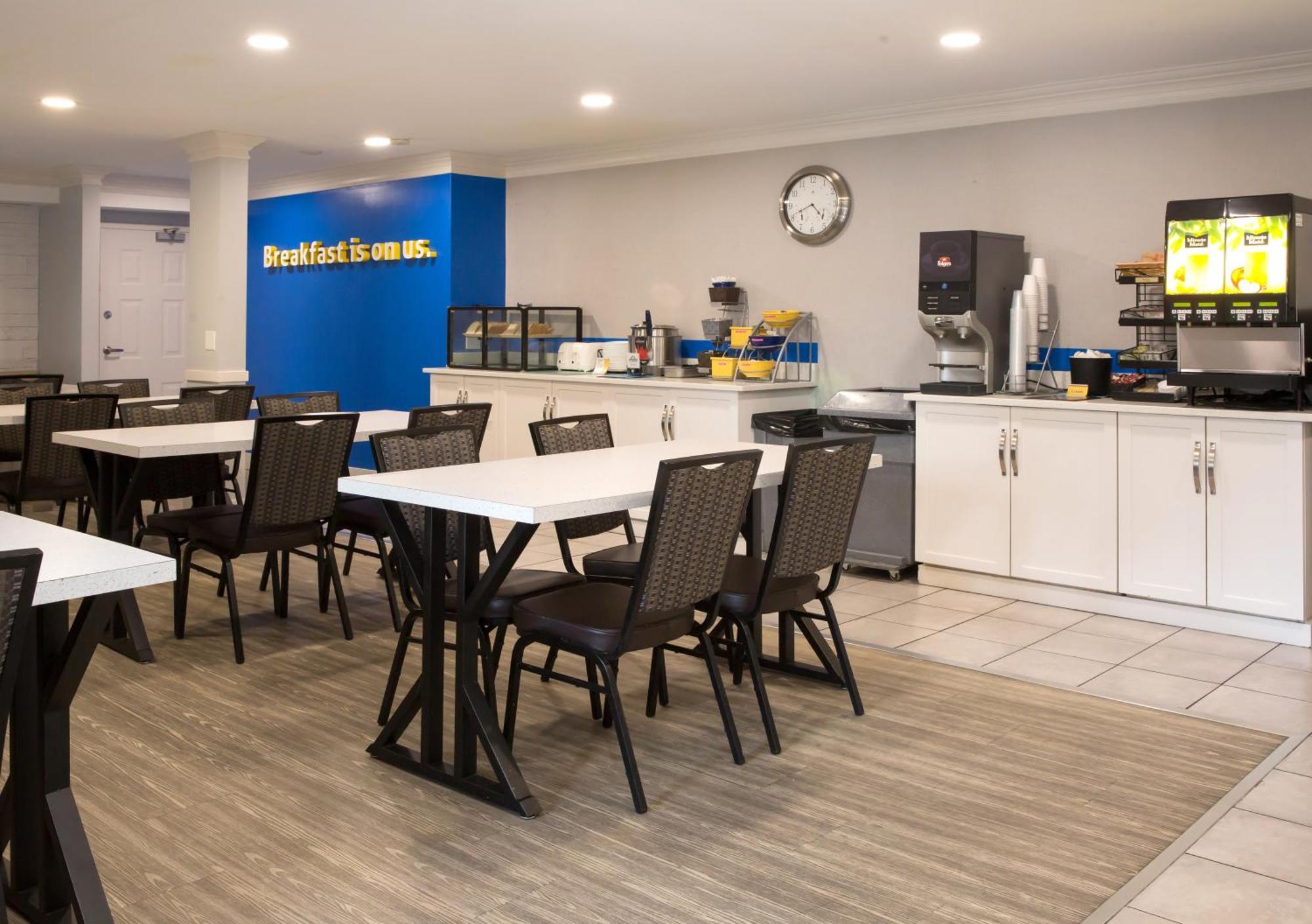Days Inn By Wyndham Kelowna Exteriér fotografie