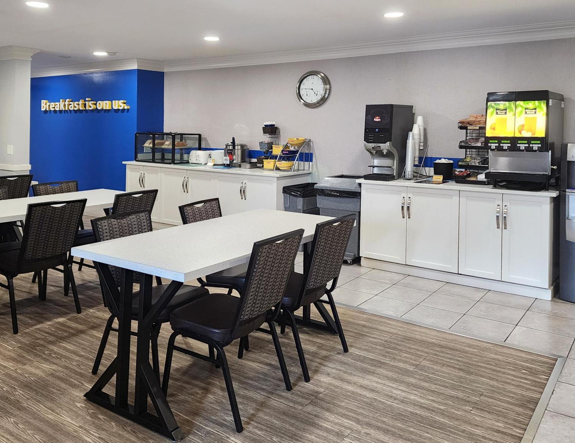 Days Inn By Wyndham Kelowna Exteriér fotografie