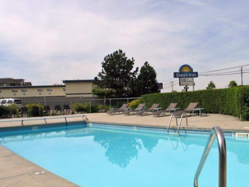 Days Inn By Wyndham Kelowna Exteriér fotografie